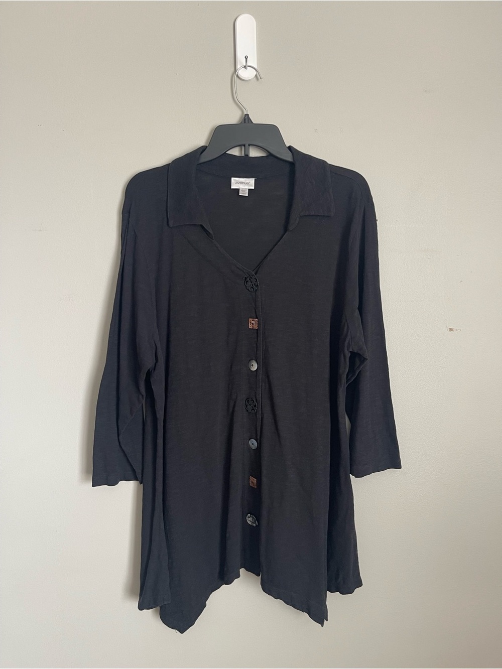 AVENUE | Black Button Down Handkerchief Hem Top Sz 14/16